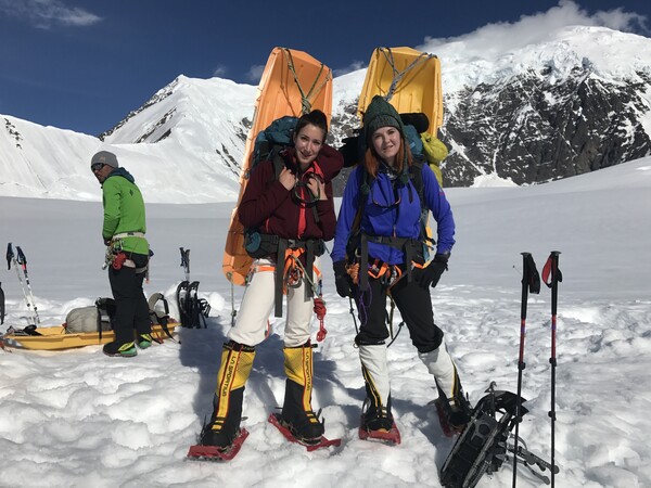 Για πρώτη φορά δύο Ελληνίδες πάτησαν την υψηλότερη κορυφή στην Αλάσκα