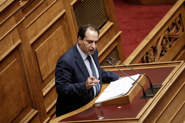 Βουλή: Αντιπαράθεση Σπίρτζη με Σταϊκούρα και Λοβέρδο στη συζήτηση για τον προϋπολογισμό