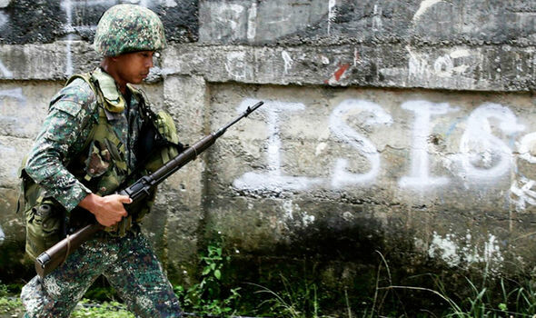 Φιλιππίνες: Aποκεφαλισμένα πτώματα αμάχων βρίσκει ο στρατός στις περιοχές που είχε καταλάβει το ISIS