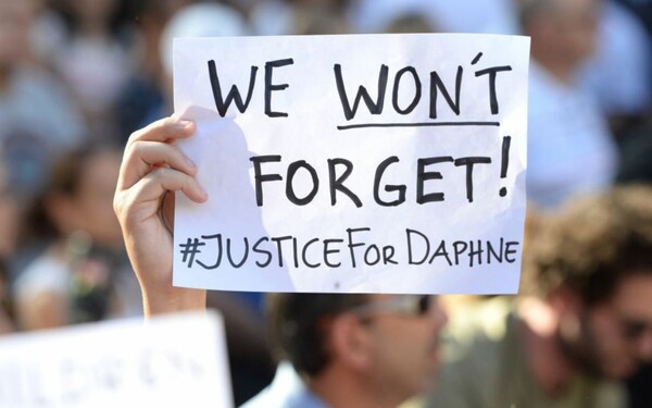 Χιλιάδες πολίτες διαδήλωσαν στην Μάλτα για τη δολοφονία της Ντάφνι Καρουάνα Γκαλιζία