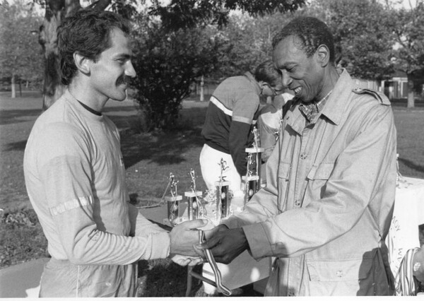Το 1985 ο Γιάννης Κούρος διανύει 452 χλμ σε 48 ώρες στο Μοντομπάν της Γαλλίας