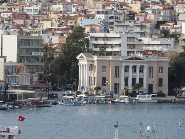 Μυτιλήνη: Τη μη κατάργηση του μειωμένου ΦΠΑ στα νησιά ζητά το Περιφερειακό Συμβούλιο Βορείου Αιγαίου