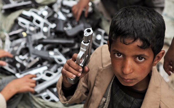 Εξοπλίζοντας εγκληματίες πολέμου: σκέψεις περί «ηθικής» στο εμπόριο όπλων