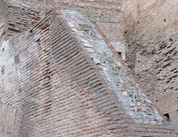 Ιταλία: Αποκαλύφθηκε το μυστικό που κάνει μοναδικό το τσιμέντο που χρησιμοποιούσαν οι αρχαίοι Ρωμαίοι