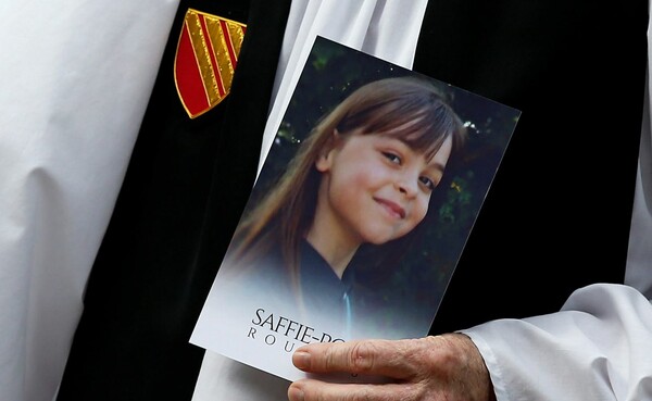 Θρήνος στην κηδεία της 8χρονης Σάφι Ρούσος, του νεαρότερου θύματος της επίθεσης στο Μάντσεστερ