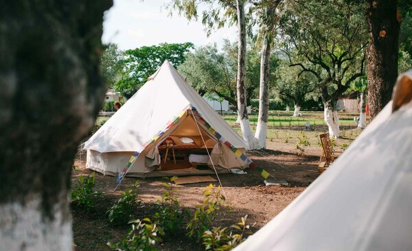 Εναλλακτικές διακοπές και glamping σε ένα «NISI» στο κέντρο της Ελλάδας