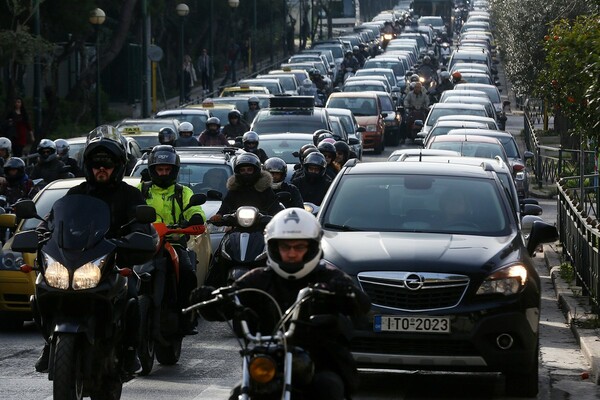 Ξεκίνησε το κυκλοφοριακό «χάος» στους δρόμους της Αθήνας