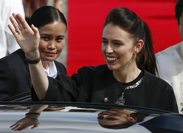 Το πρώτο της παιδί περιμένει η 37χρονη πρωθυπουργός της Nέας Ζηλανδίας