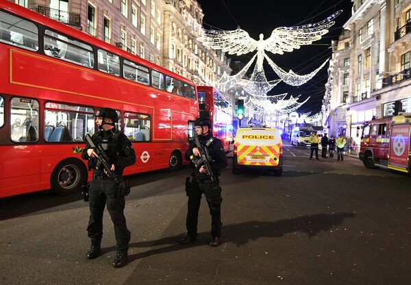 Λονδίνο: Λιγότεροι αστυνομικοί την Πρωτοχρονιά παρά τις επιθέσεις