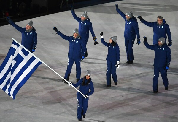 Η εντυπωσιακή έναρξη των Χειμερινών Ολυμπιακών Αγώνων - Πρώτη στο στάδιο η ελληνική ομάδα με την γαλανόλευκη