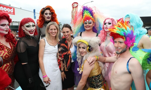 Η Τζασίντα Άρντεν έγινε η πρώτη πρωθυπουργός της Νέας Ζηλανδίας που συμμετείχε στο Gay Pride