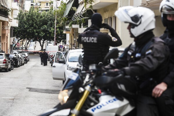 Η Αντιτρομοκρατική συνέλαβε 4 ακροδεξιούς για βομβιστική επίθεση στον Πειραιά
