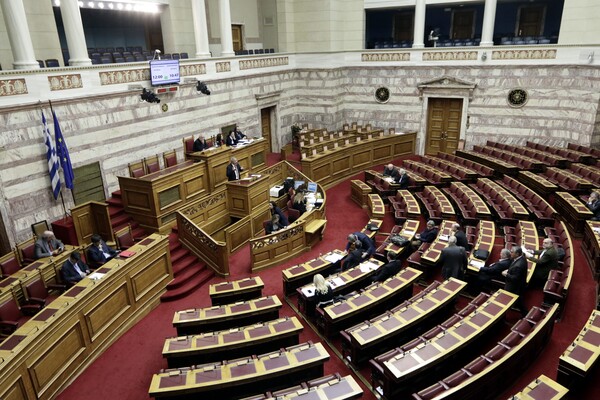 Υπερψηφίστηκε το πολυνομοσχέδιο επί της αρχής από ΣΥΡΙΖΑ- ΑΝΕΛ