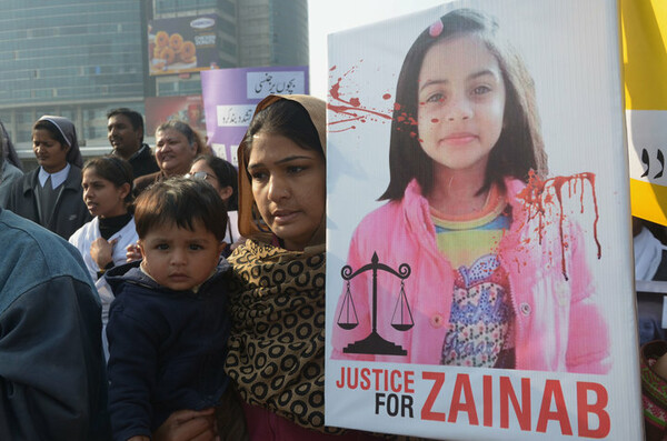 Πακιστάν: Τέσσερις φορές θανατική ποινή για τον βιαστή και δολοφόνο της 7χρονης Zainab
