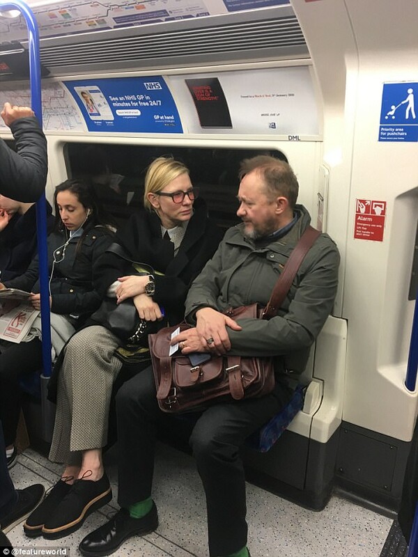 Η Κέιτ Μπλάνσετ ήταν στο μετρό μαζί με τον σύζυγό της και σχεδόν κανείς δεν έδωσε σημασία