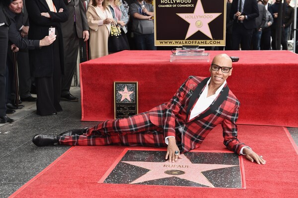 O RuPaul μόλις απέκτησε το δικό του αστέρι στη Λεωφόρο της Δόξας- Πρώτη φορά σε drag queen