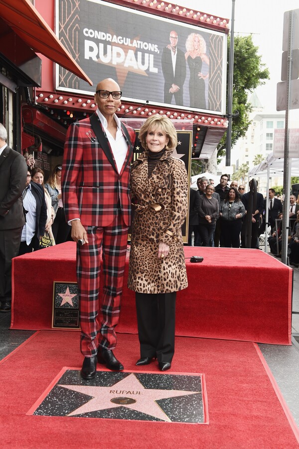 O RuPaul μόλις απέκτησε το δικό του αστέρι στη Λεωφόρο της Δόξας- Πρώτη φορά σε drag queen