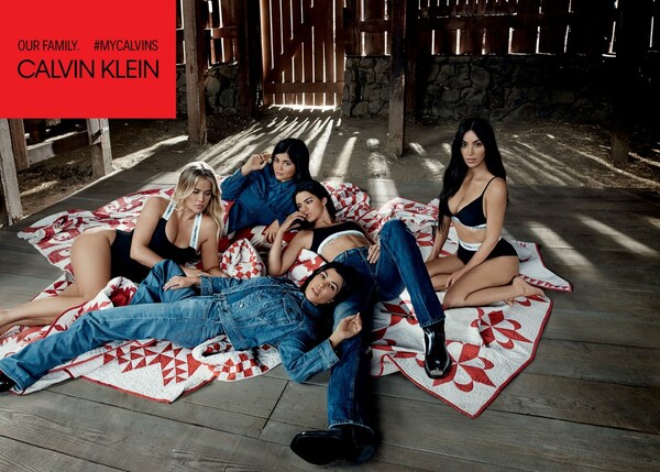 Όλες οι αδερφές Καρντάσιαν στη νέα καμπάνια εσωρούχων του Calvin Klein - και η έγκυος κρύβεται
