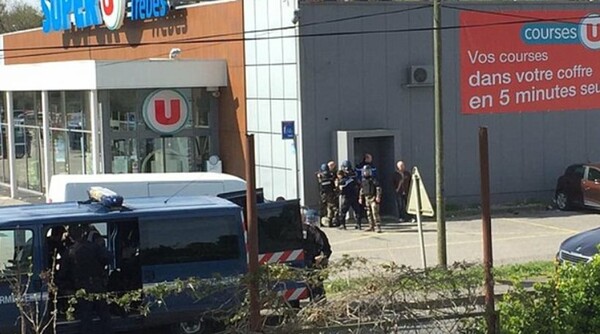 Γαλλία: Σε αποθήκη - ψυγείο του σουπερμάρκετ της Τρεμπ κρύφτηκαν οι πελάτες για να σωθούν