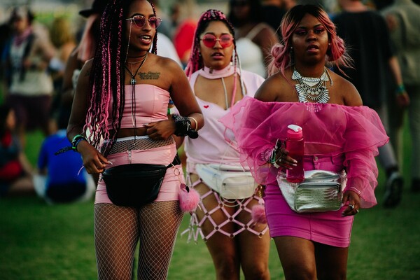Κορίτσια και αγόρια του Coachella - Street style από το μεγάλο φεστιβάλ μουσικής στην Καλιφόρνια