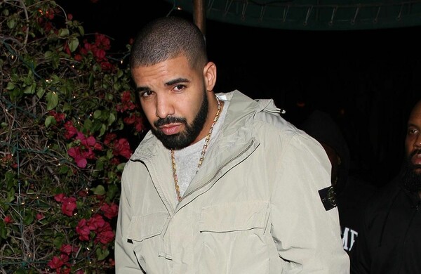 H PETA καλεί τον Drake να σταματήσει άμεσα τη χρήση γούνας από κογιότ στα μπουφάν του