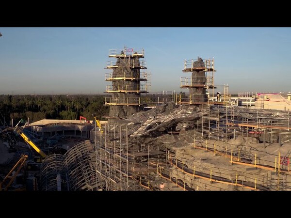 Δείτε το πρώτο βίντεο από το πώς στήνεται το τεράστιο γαλαξιακό πάρκο Star Wars στην Καλιφόρνια