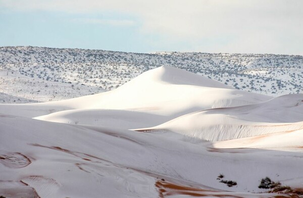 Ξανά στα λευκά η Σαχάρα - Χιόνισε για τρίτη φορά μέσα σε 40 χρόνια