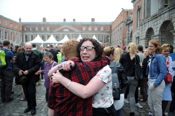 Ιρλανδία: Συγκινεί ο πατέρας που έχασε την κόρη του όταν της αρνήθηκαν άμβλωση