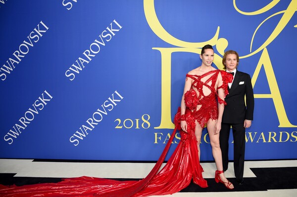 Τα Όσκαρ της μόδας Οι διάσημοι στο κόκκινο χαλί και οι νικητές των CFDA 2018