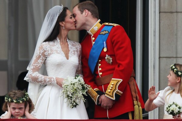 Ο πρίγκιπας Χάρι και η Μέγκαν Μαρκλ ανακοίνωσαν τα παρανυφάκια του γάμου τους