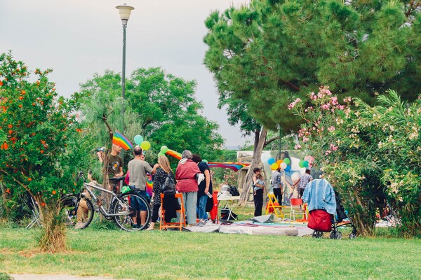 Η προοπτική αναδοχής παιδιών από ομόφυλα ζευγάρια και ο συντηρητισμός του πολιτικού συστήματος