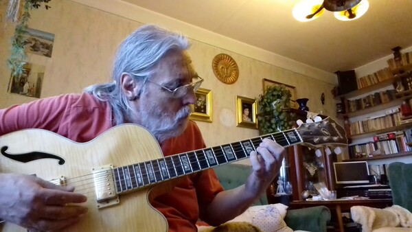 Ποιος ήταν ο πρόσφατα εκλιπών János Lambizi, κιθαρίστας στον «Μπάλλο» του Σαββόπουλου
