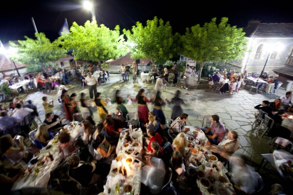 Οι τοπικές πρωτοβουλίες κάνουν τη διαφορά στο ελληνικό καλοκαίρι του μαζικού τουρισμού