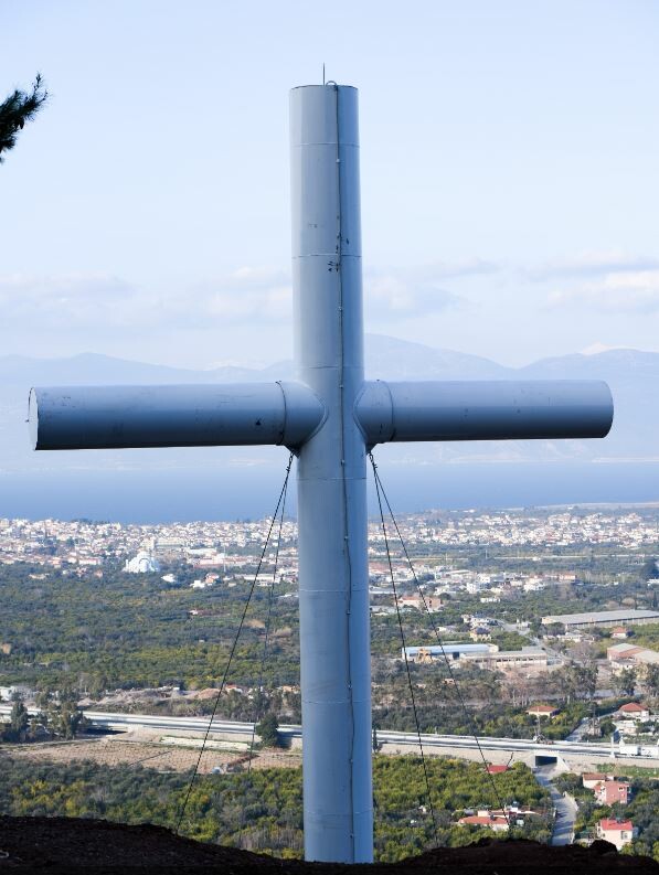 37.000 ευρώ κοστίζει ο γιγαντιαίος σταυρός 18 μέτρων του Αμβρόσιου - Τι λέει ο πολιτικός μηχανικός που ανέλαβε την κατασκευή