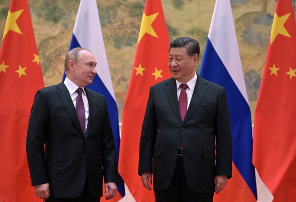 Κίνα: Με τη Ρωσία είμαστε εταίροι αλλά όχι σύμμαχοι 
