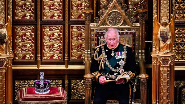 Επισήμως βασιλιάς ο Κάρολος: Τα πρώτα λόγια μετά την ανακήρυξη- Πότε θα γίνει η Στέψη
