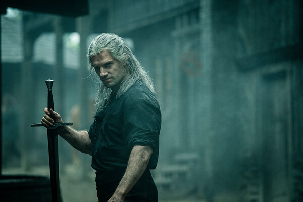 The Witcher: Ο Λίαμ Χέμσγουορθ παίρνει το σπαθί του «Geralt» Χένρι Καβίλ στην 4η σεζόν