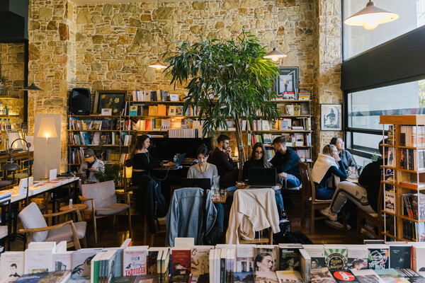Βιβλιοπωλείο-καφέ «Ζάτοπεκ»: Ένας βασικός λόγο για να πας στην Καλλιθέα