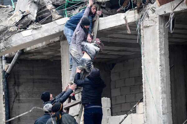 Νέες συγκλονιστικές φωτογραφίες από την καταστροφή σε Τουρκία και Συρία