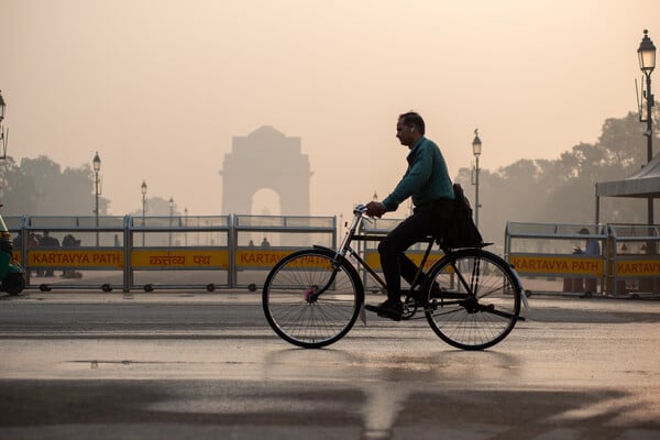 Τοξική ομίχλη στο Νέο Δελχί- Οι κάτοικοι αψήφησαν τις απαγορεύσεις και πέταξαν κροτίδες