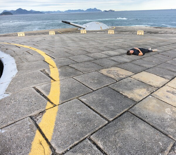 Ένα υποθαλάσσιο πολυβολείο στην είσοδο του λιμανιού του Ρίο ντε Τζανέιρο