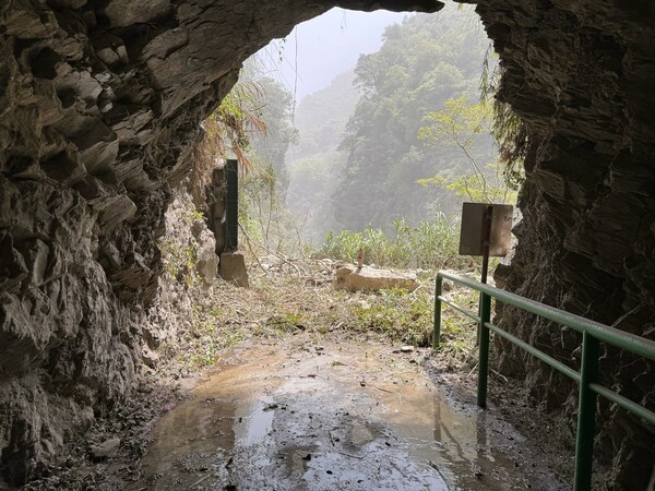 «Μπήκαμε πιο μέσα στο τούνελ για να προστατευτούμε»: Ο Έλληνας που έσωσε 10 ανθρώπους στον σεισμό των 7,4R της Ταϊβάν μιλά στη LiFO