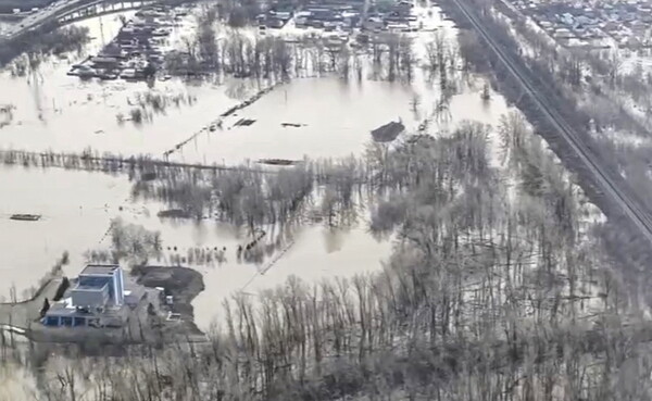 Πλημμύρες: 100.000 άνθρωποι εκκένωσαν τα σπίτια τους σε Ρωσία - Καζακστάν