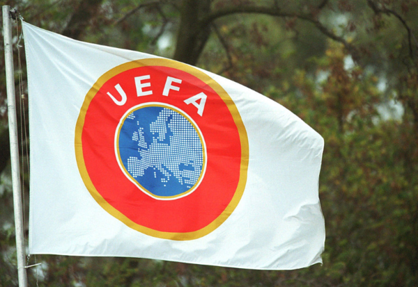 H Uefa ενημέρωσε την ΕΠΟ πώς δεν υπάρχει θετικό δείγμα Έλληνα ποδοσφαιριστή