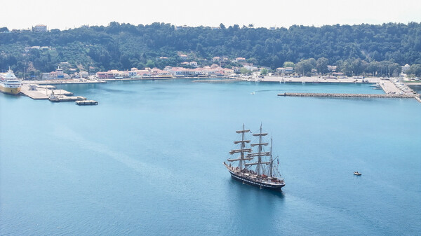 Στον Πειραιά το γαλλικό ιστιοφόρο «Belem» – Θα μεταφέρει την Ολυμπιακή Φλόγα στη Μασσαλία