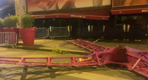 Παρίσι: Έπεσαν τα φτερά του Moulin Rouge – Άγνωστη η αιτία