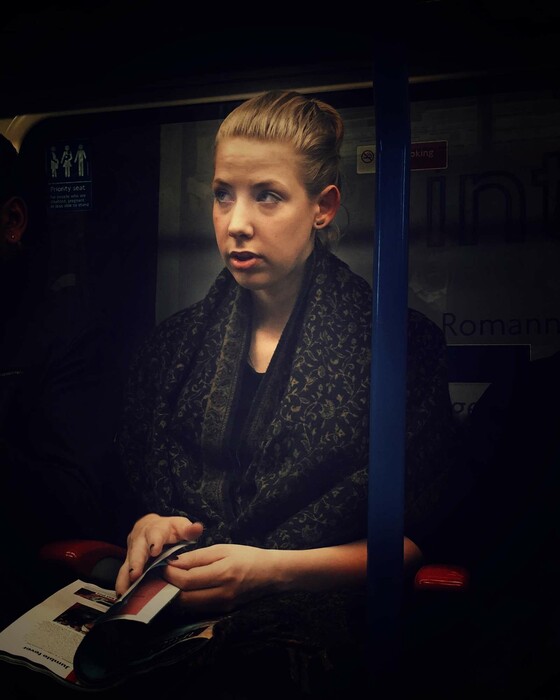 Άγνωστοι στο μετρό μεταμορφώνονται σε υπέροχα αναγεννησιακά πορτρέτα