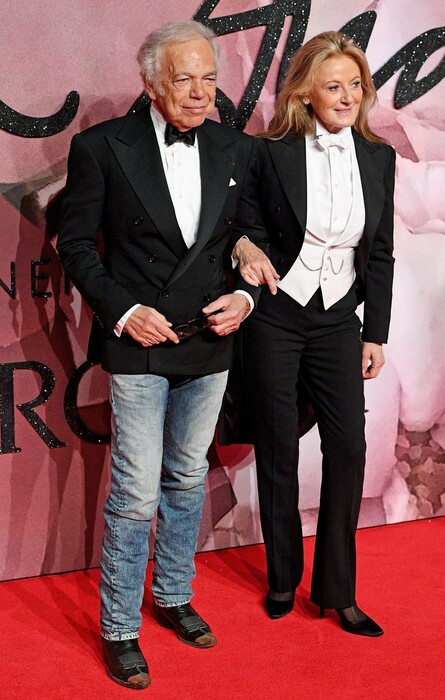 Η 21 ετών Gigi Hadid στέφθηκε μοντέλο της χρονιάς στα British Fashion Awards