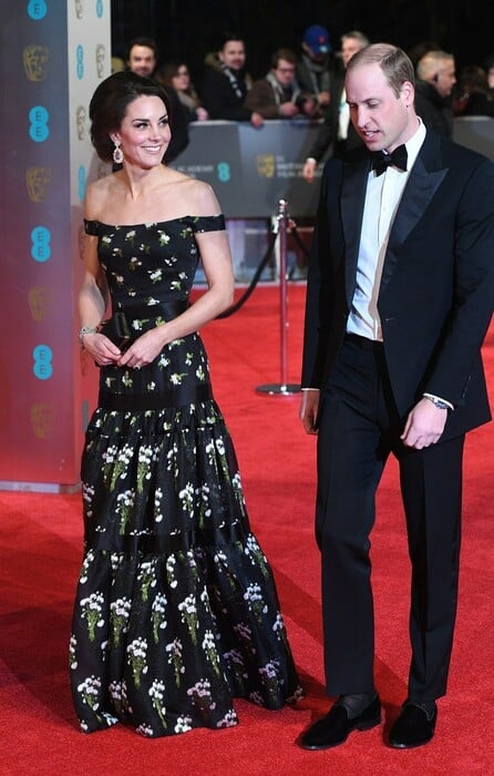 Η Κέιτ Μίντλετον και ο πρίγκιπας Ουίλιαμ μαζί με τους μεγάλους σταρ στο κόκκινο χαλί των BAFTA