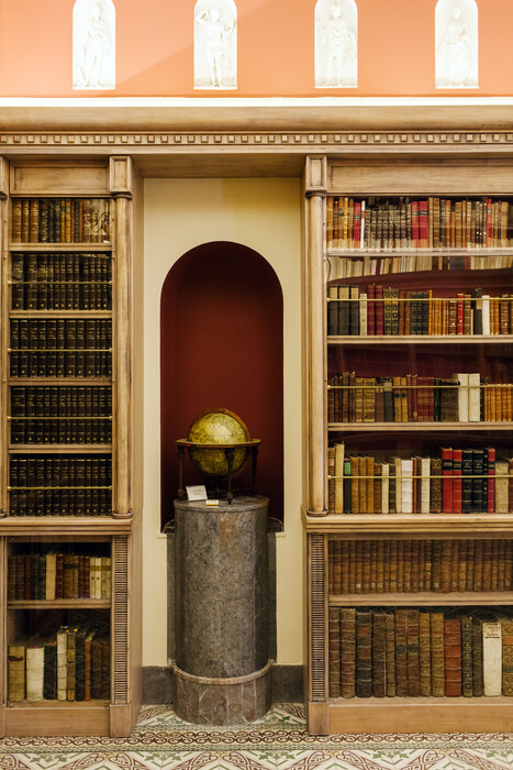 Αυτά είναι τα πιο σπάνια βιβλία στη Βιβλιοθήκη του Ιδρύματος Λασκαρίδη